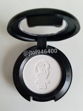 Mac Silly Vanilly Eyeshadow